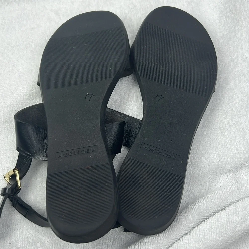 Old Navy ,Black Leather Women's Sandals - Picture 4 of 4